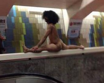 Голый безумец устроил облаву на девушек в метро