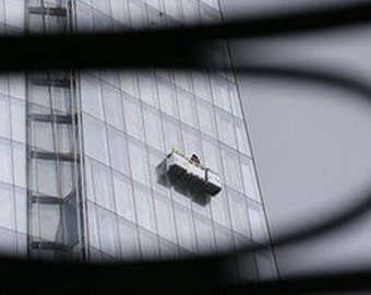 С небоскреба в Нью-Йорке спасли чистильщиков окон