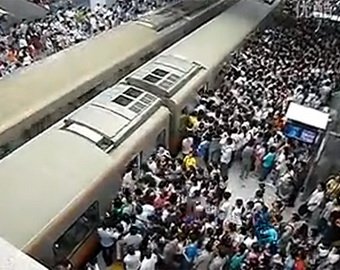 Видео о давке в пекинском метро стало интернет-хитом