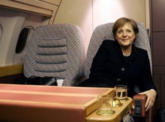 В самолет к канцлеру Германии проник наркоман в трусах