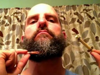Видеоролик про "волшебную бороду" стал хитом в Интернете