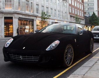 На улицах Лондона появился бархатный автомобиль Ferrari 599