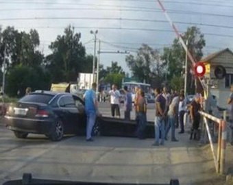 Экстремалы-кавказцы разбили машину, доказывая свою крутизну