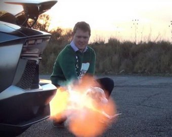 Британский блогер приготовил индейку с помощью Lamborghini