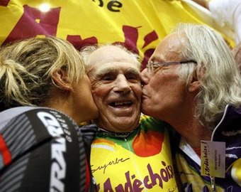 102-летний велосипедист побил мировой рекорд скорости