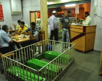 Индийский бизнесмен открыл ресторан на кладбище 