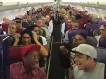 Пассажиры самолета спели хором песню из мюзикла «Король Лев»