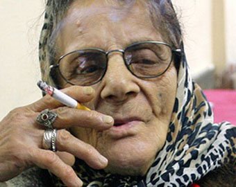 89-летнюю пенсионерку выселяют из дома за отказ бросить курить