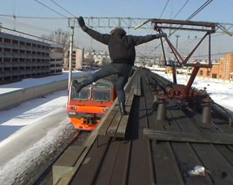 В России с поезда сняли 44-летнюю "зацепершу"