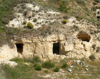 В Испании на продажу выставили пещеру с пятью спальнями