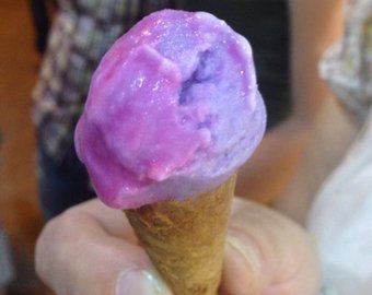 Испанец создал мороженое, меняющее цвет