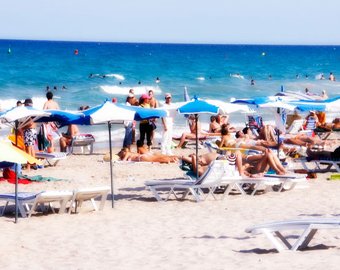 В Испании запустили приложение для бронирования зонтиков на пляже