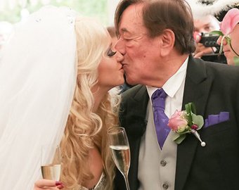 81-летний миллиардер женился на 24-летней модели Playboy