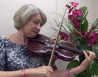 Скрипачка дала концерт во время операции на мозге