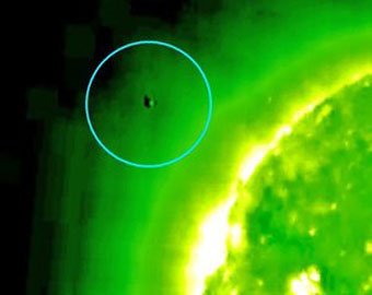 Ученые зафиксировали НЛО возле Солнца