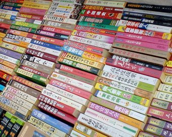 В Китае стали продавать книги на вес, чтобы привить "любовь к чтению"