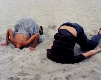 Более 400 австралийцев зарыли свои головы в песок