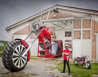 Итальянец построил самый большой мотоцикл в мире