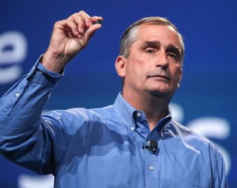 Глава Intel открыл секрет, как управлять "армией" дронов