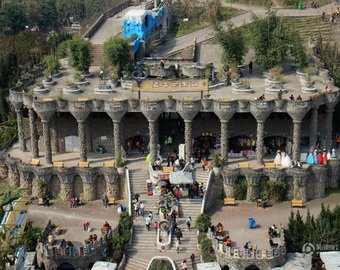 В Китае построили туалет на 2000 посетителей в стиле "сказочных замков"