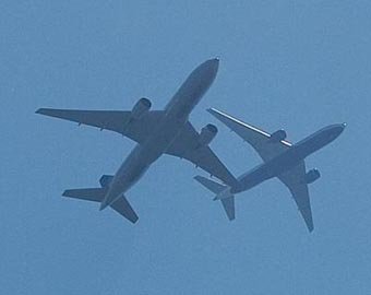 В интернет просочилось видео гонки пассажирских самолетов в небе