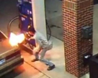 Американец устроил пожар, пытаясь поджечь паука на заправке