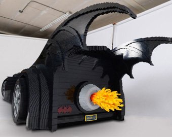 Американец собрал пятиметровый бэтмобиль из «Лего»