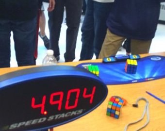 Подросток из США собрал кубик Рубика менее чем за 5 секунд