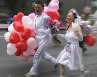 В Китае прогнозируют моду на свадьбы, которые проводят роботы