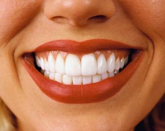 Ученые рекомендуют чистить зубы в темноте