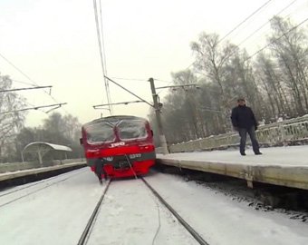 Лыжник из России «оседлал» поезд