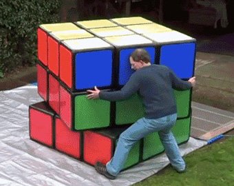 Британец изготовил гигантский кубик Рубика