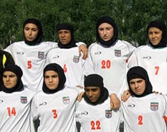 Футболистки из Афганистана будут играть в форме со вшитым хиджабом