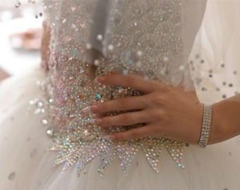 Невеста вышла замуж в платье весом больше 60 килограммов