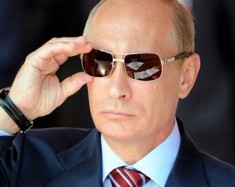 Художница грудью нарисовала картину «Замуж за Путина»