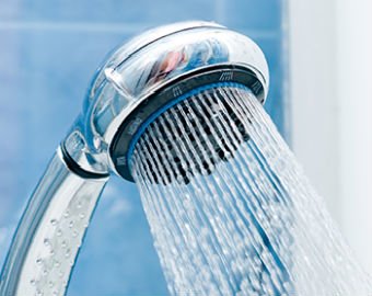 Женщина приняла душ впервые за 30 лет