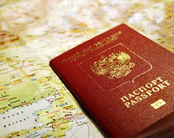 Близнецы не смогли улететь в отпуск из-за одинакового фото в паспорте