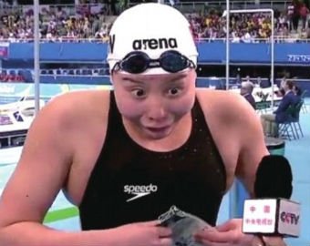 20-летняя китайская пловчиха «порвала» Интернет