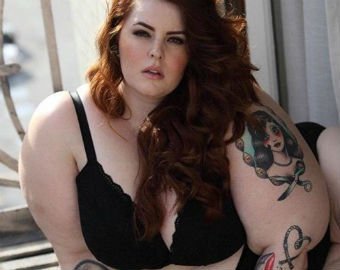 Модель plus-size надела микрошорты спустя месяц после родов