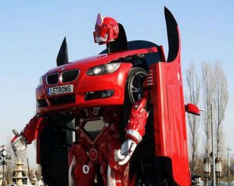 Энтузиасты построили полноразмерного робота-трансформера на базе BMW