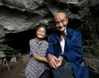 Супруги из Китая более полувека прожили в пещере