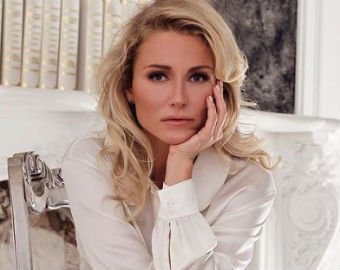 Катя Гордон сделала неприличный жест на съемках рекламы