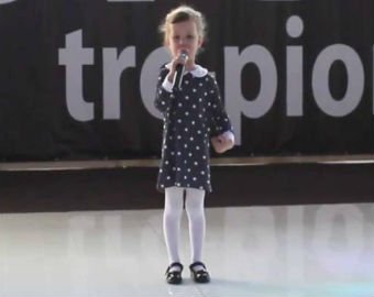 Девочка со стихотворением о пенсии стала звездой Рунета