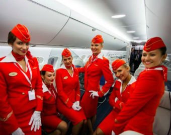 Стюардессы подали в суд на авиакомпанию за дискриминацию «старых, толстых и страшных»