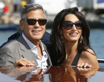Папарацци засняли беременную двойней Амаль Клуни