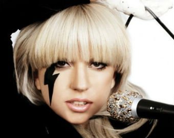 Леди Гага сделала себе новые брови