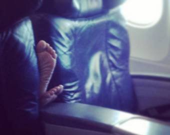 Бывшая стюардесса выложила в интернет фотографии самых отвратительных пассажиров