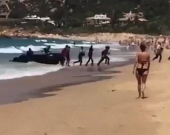 Видео с высадкой мигрантов с лодки на пляже Испании стало вирусным