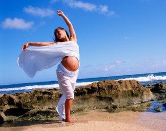 Безумные танцы беременной женщины потрясли интернет-пользователей