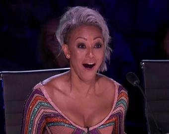 Бывшая солистка Spice Girls облила водой судью шоу талантов в прямом эфире (ВИДЕО)